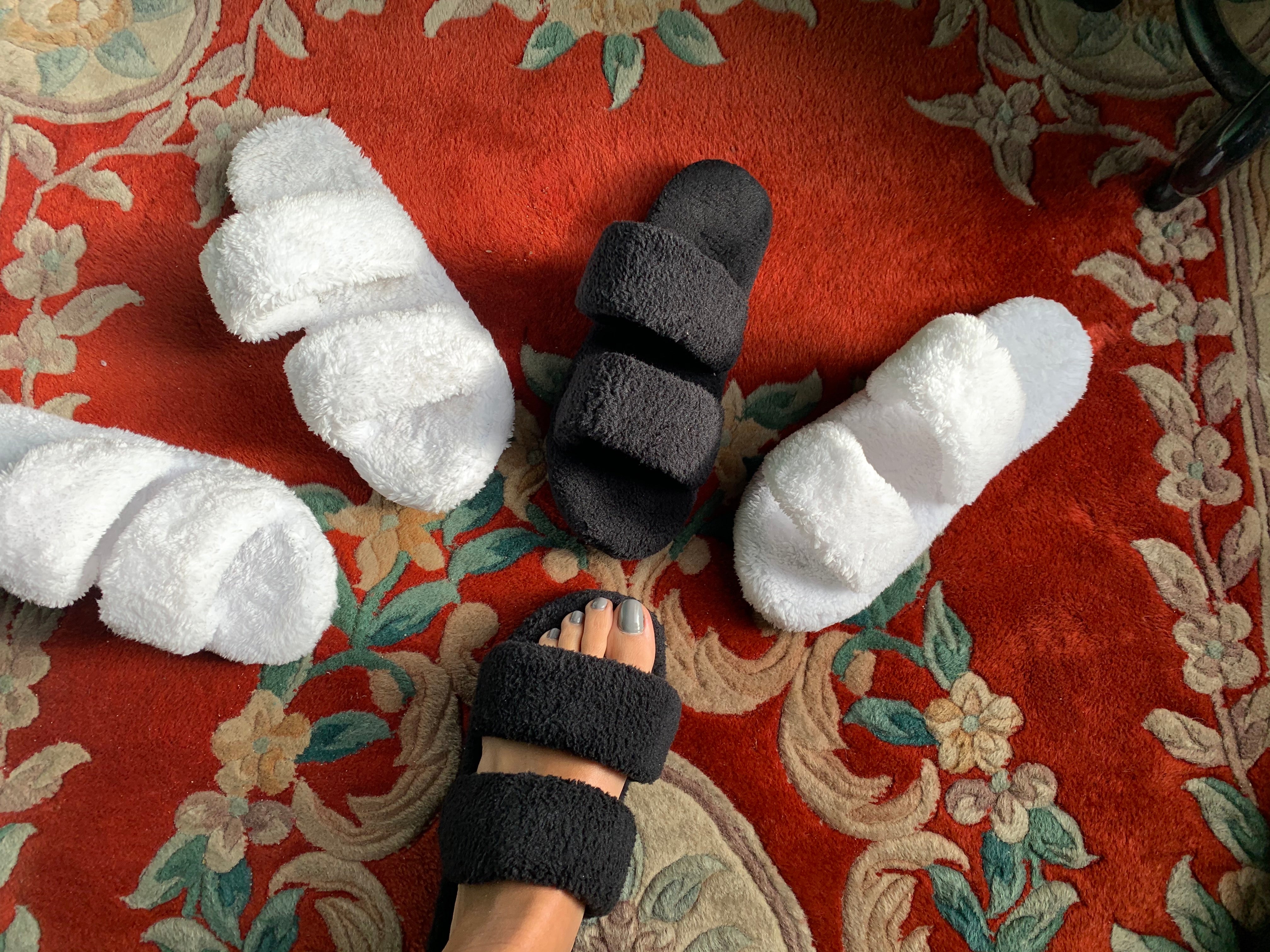Fluffy Slippers in black