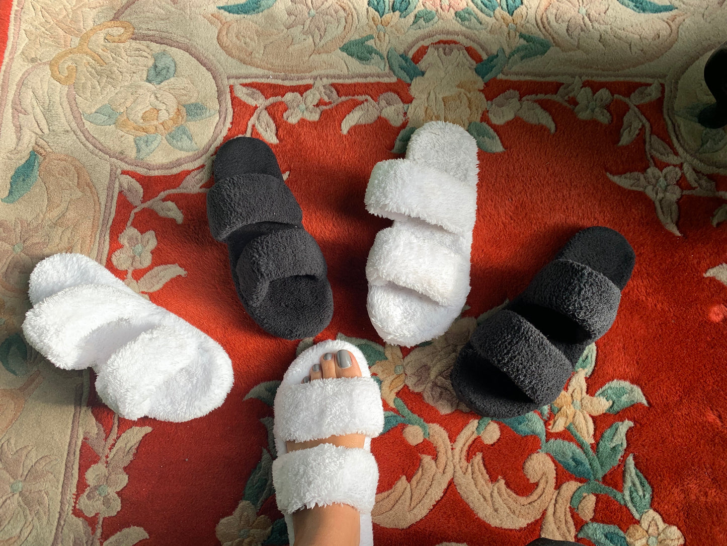 Fluffy Slippers in White