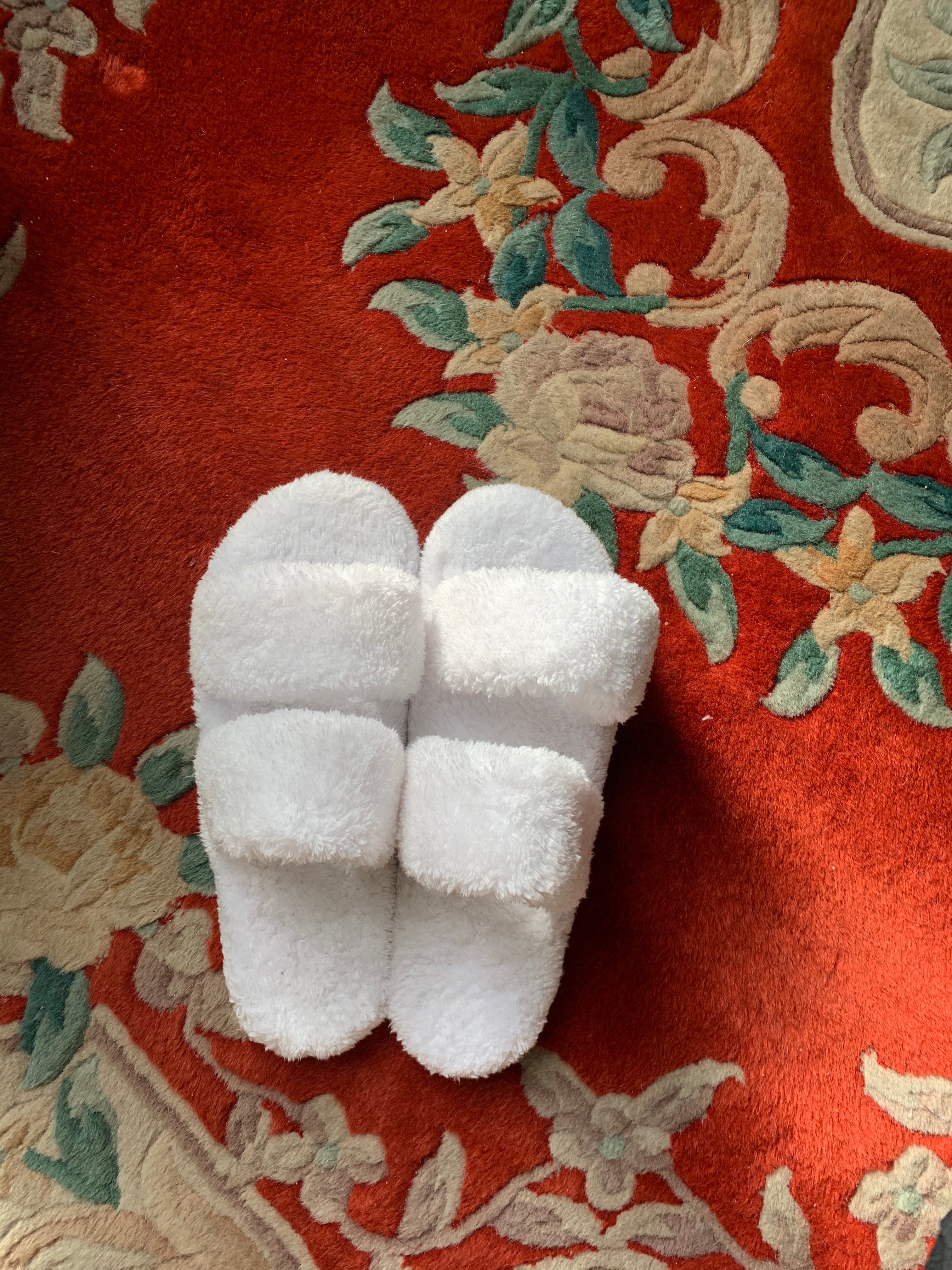 Fluffy Slippers in White