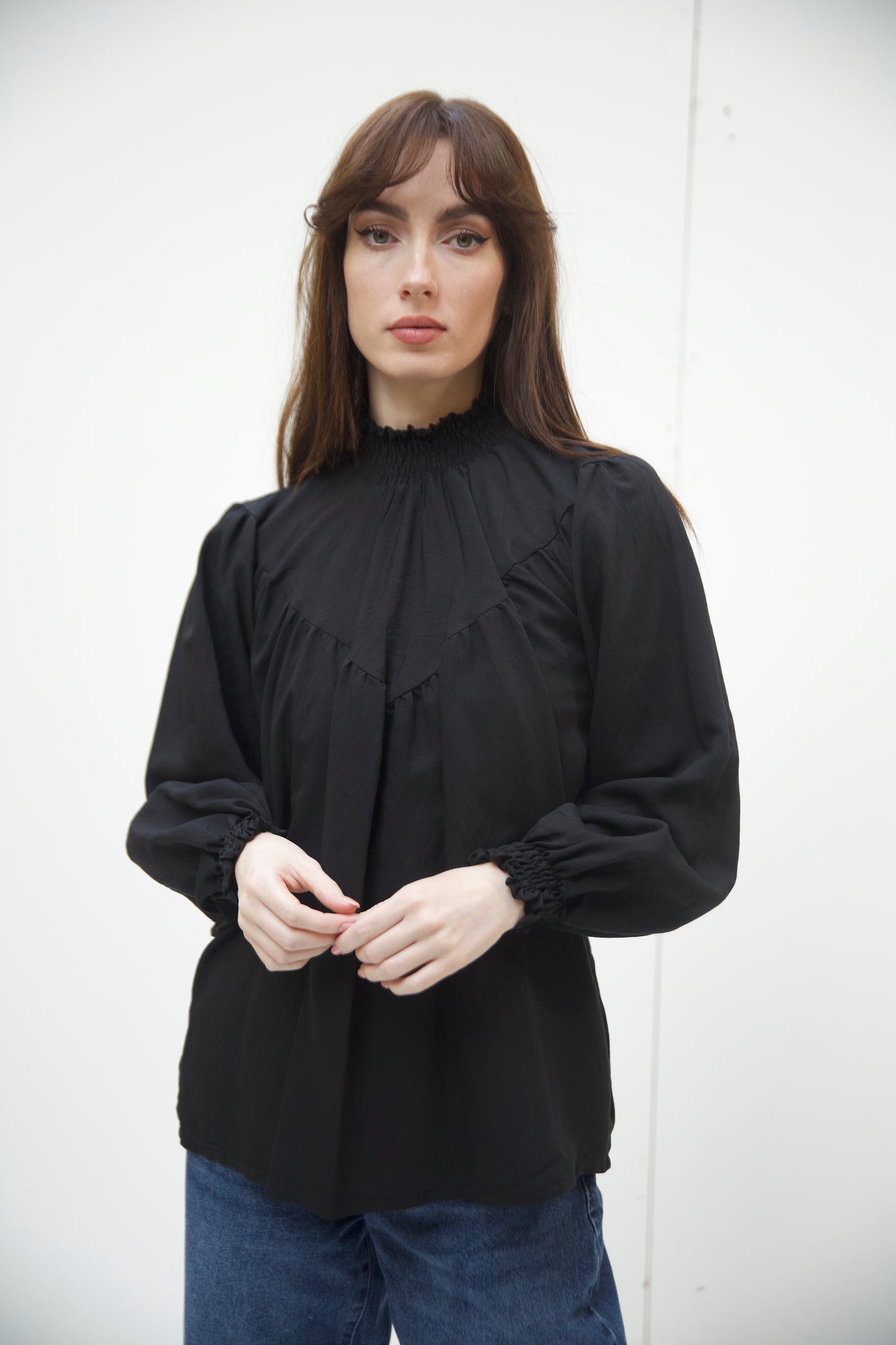 Essential top in black