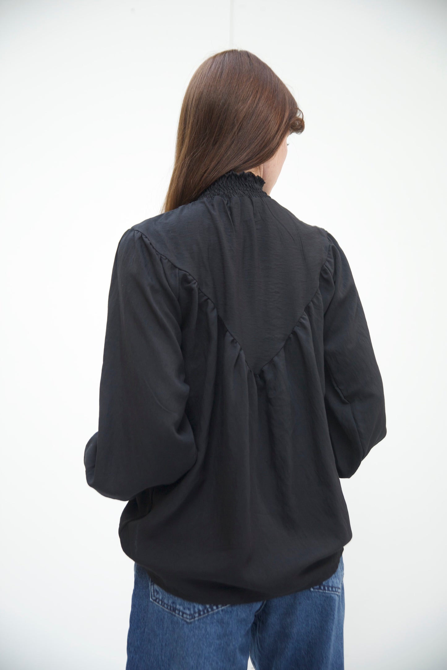 Essential top in black