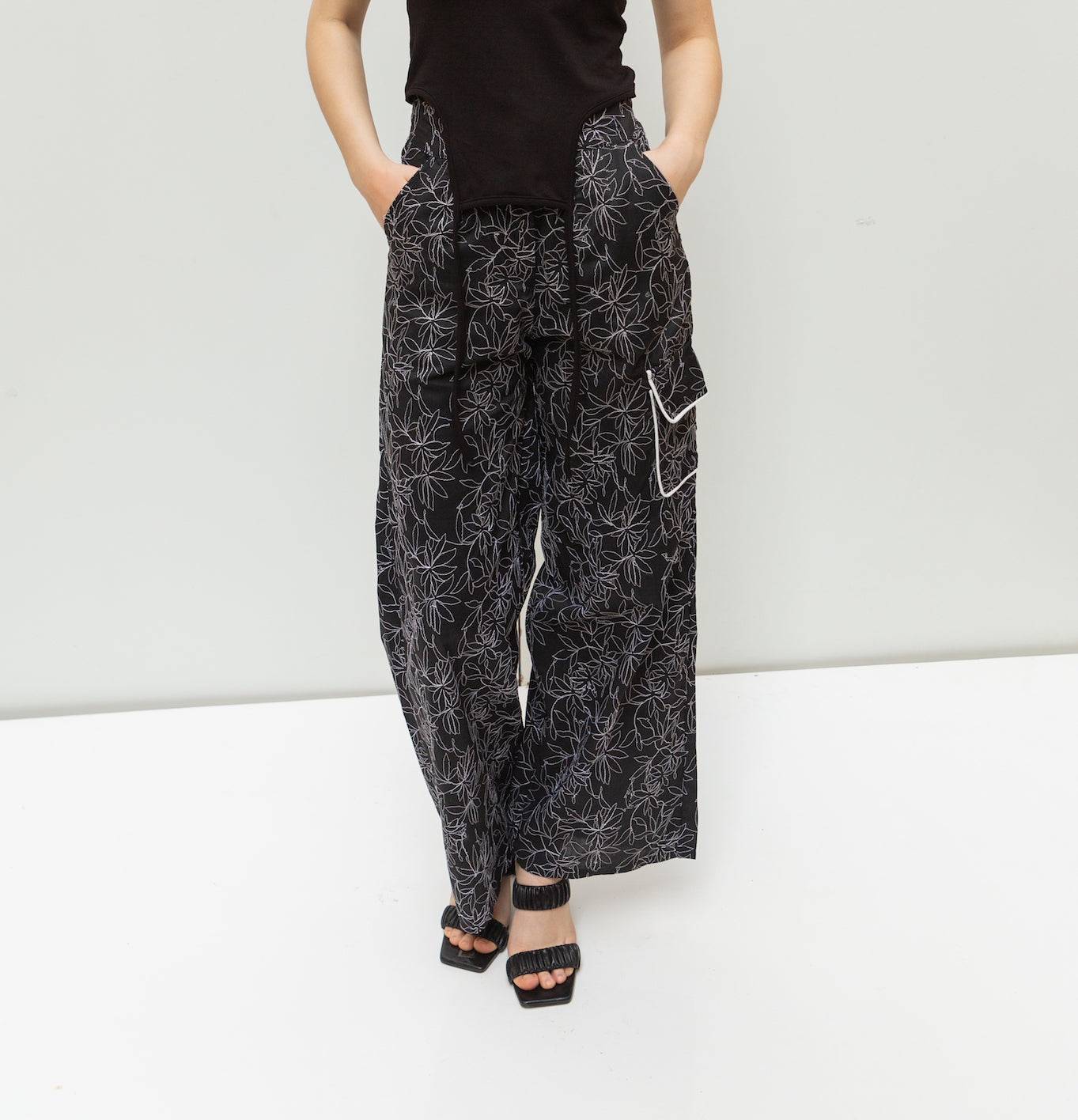 Chemistry pants in black