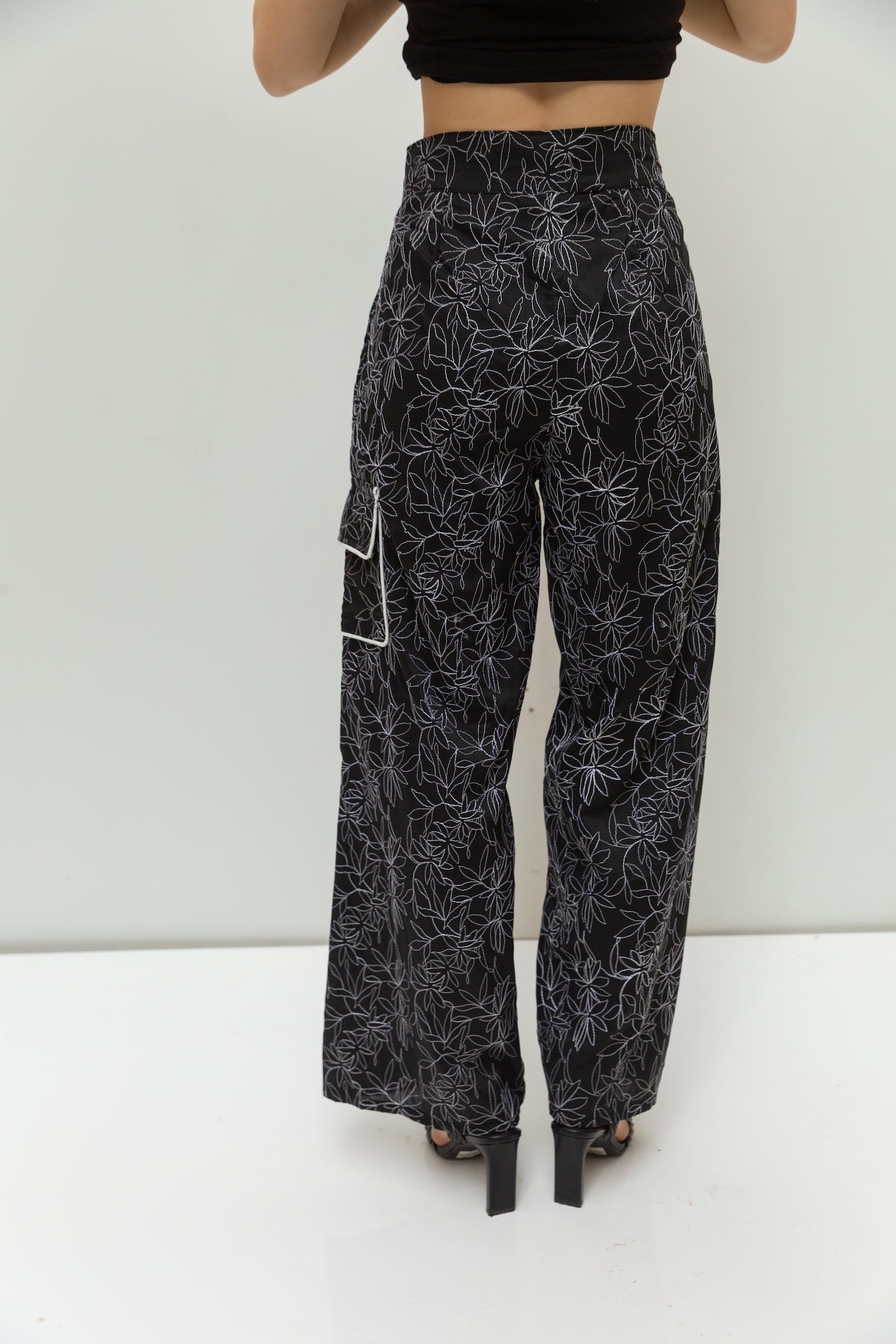 Chemistry pants in black