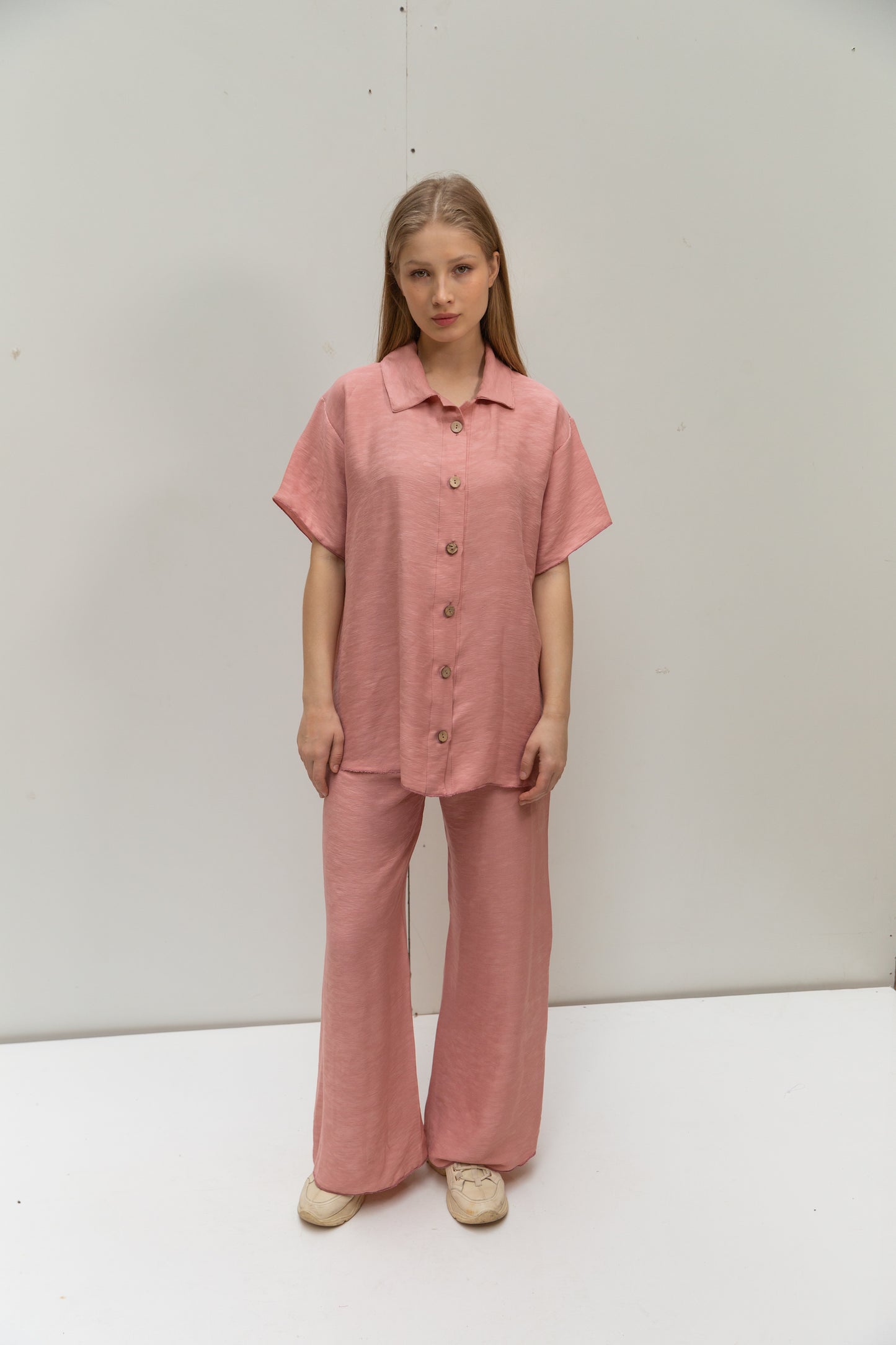 Pleated pants in pink