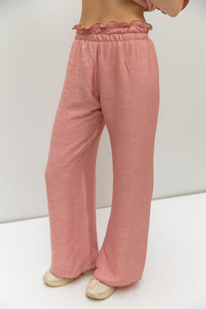 Pleated pants in pink