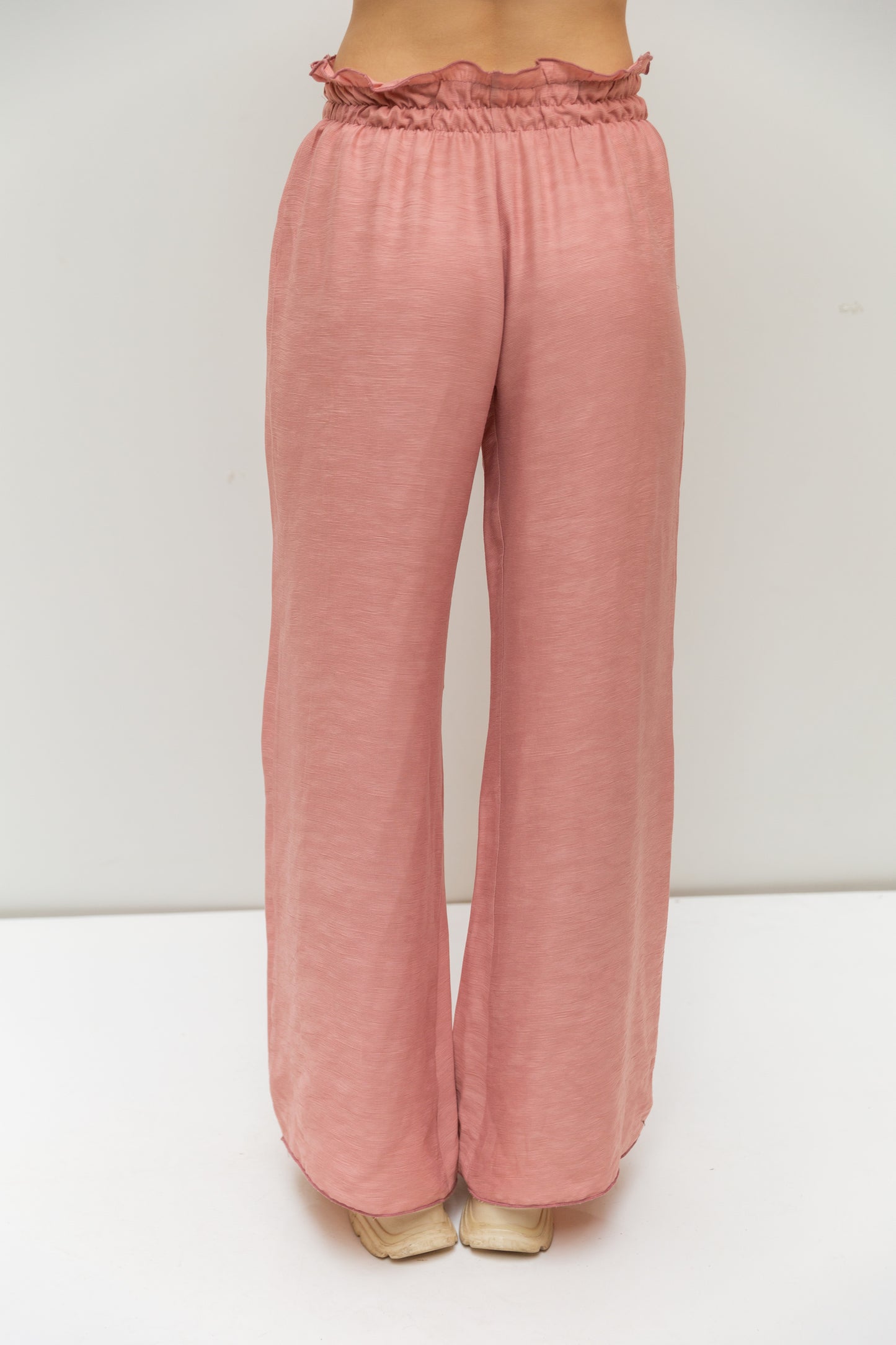 Pleated pants in pink