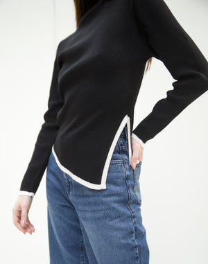 The V turtle neck in black