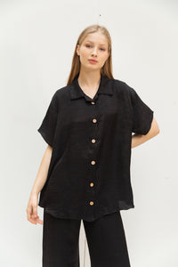 Pleated shirt in black