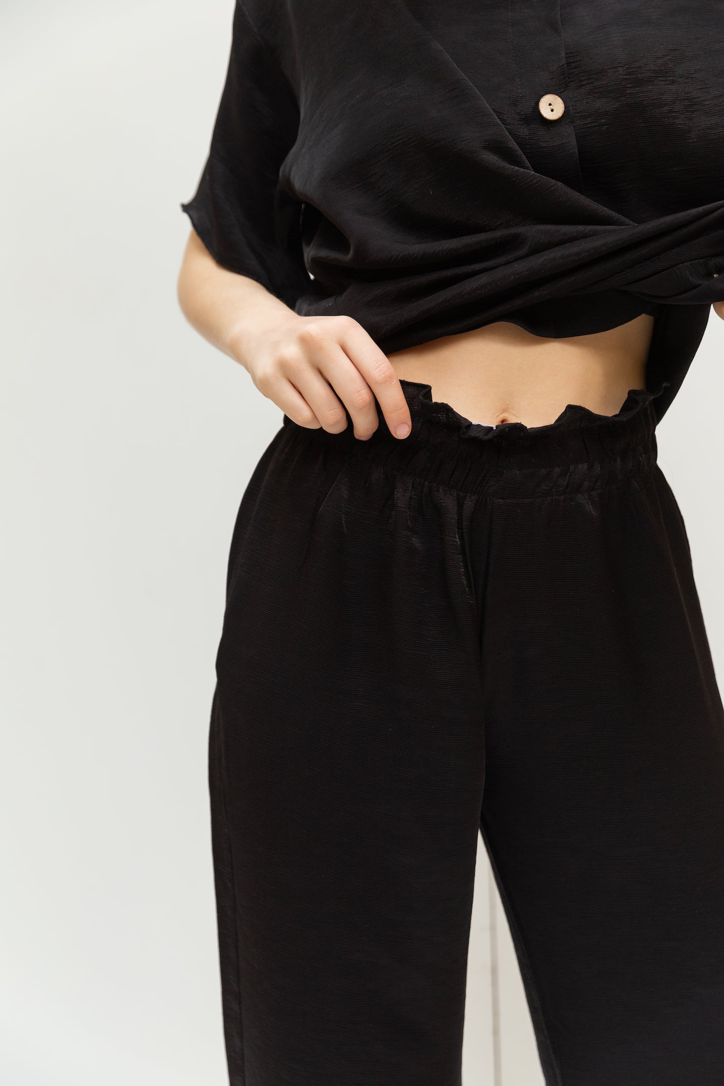 Pleated pants in black