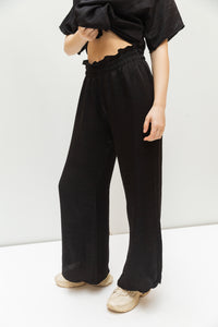 Pleated pants in black