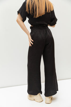 Pleated pants in black