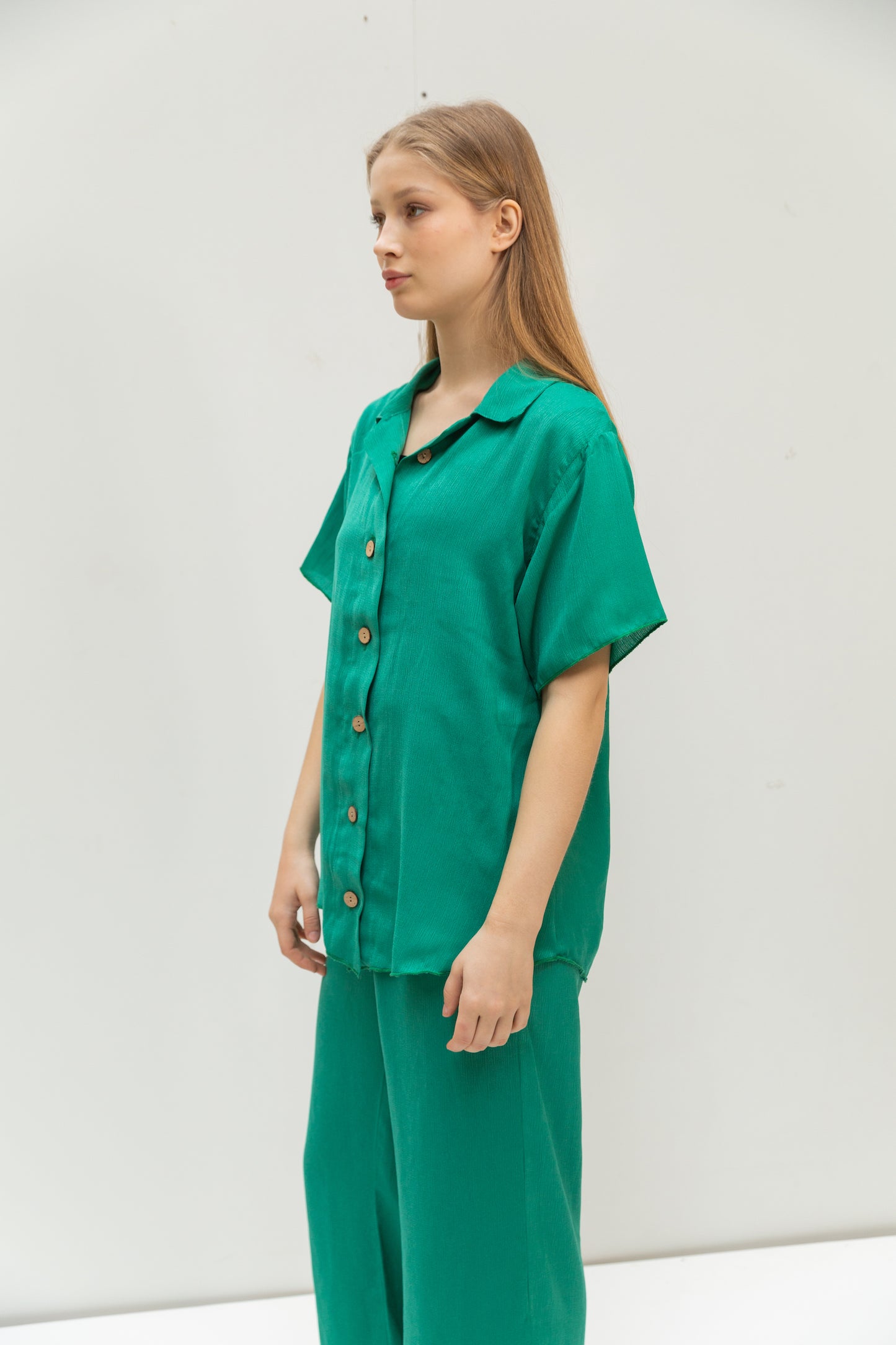Pleated shirt in turquoise