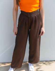 Stand out pants in brown