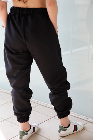 Elastic pants