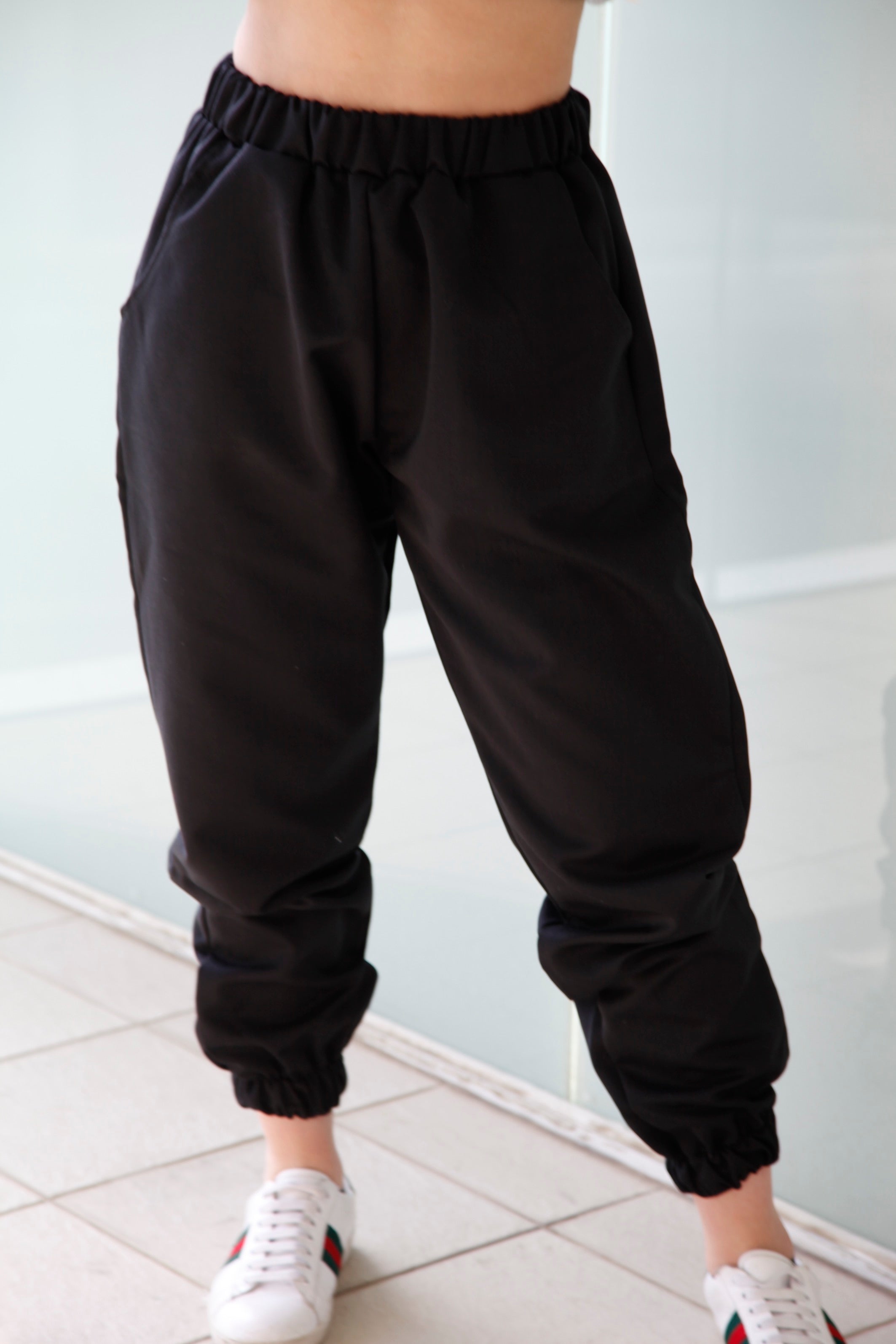 Elastic pants